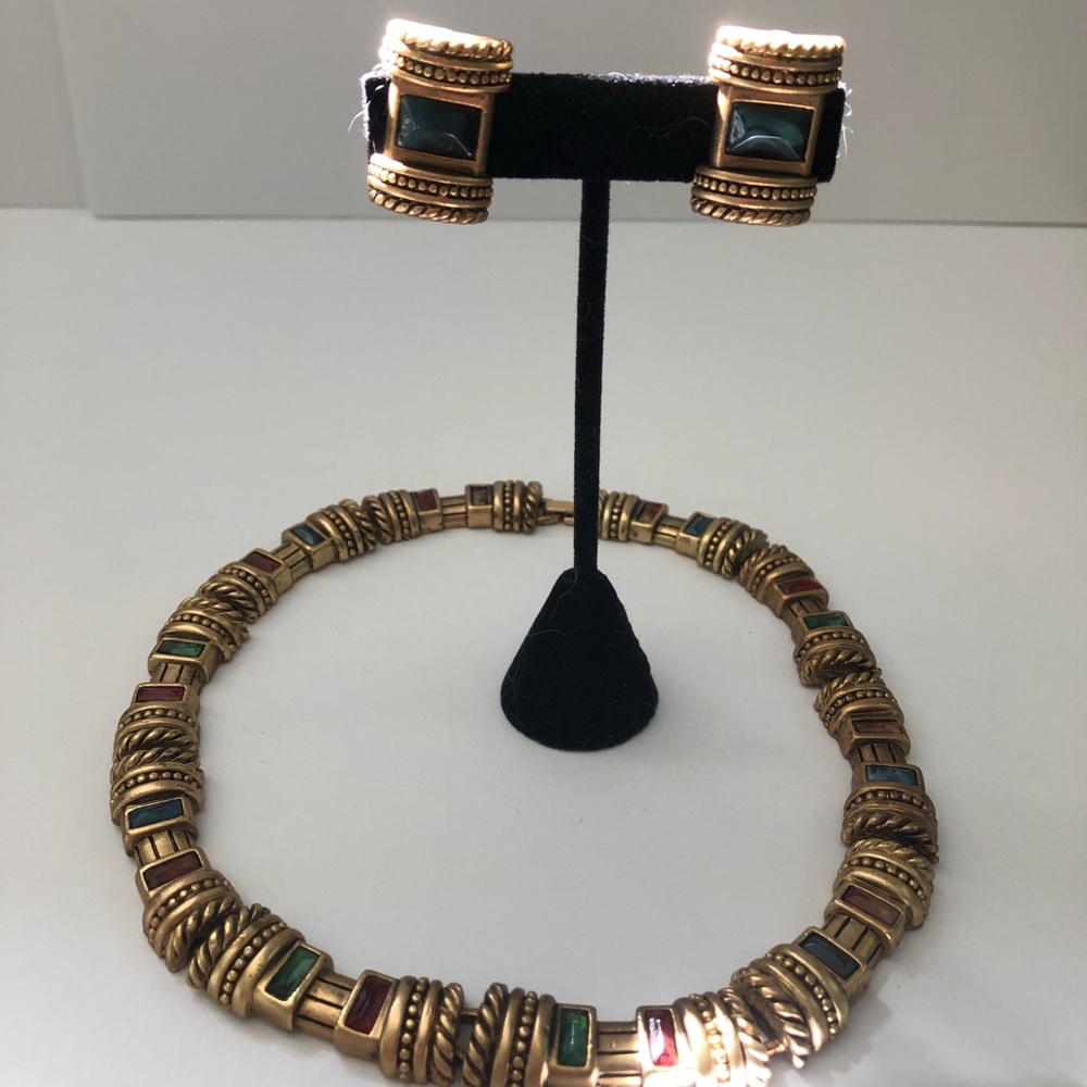 Gently loved necklace and earrings set 💋